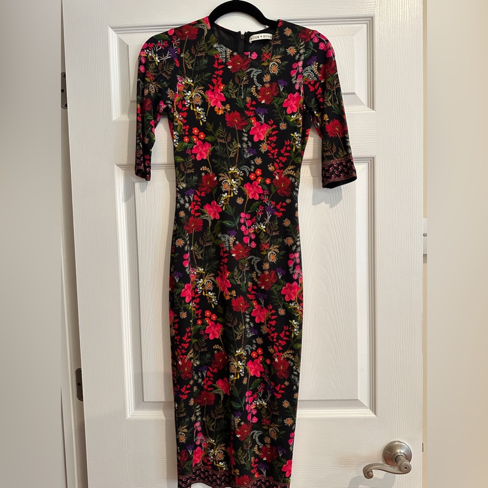ALICE & OLIVIA DELORA FLORAL FITTED DRESS. New! Never worn.
